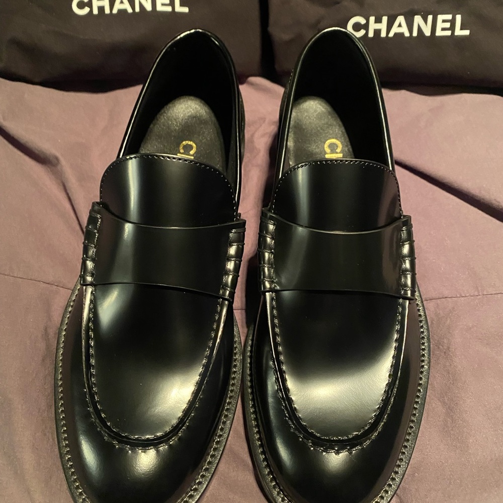 NIB Chanel Shiny Calfskin Loafers 37 Black - Picture 2 of 9